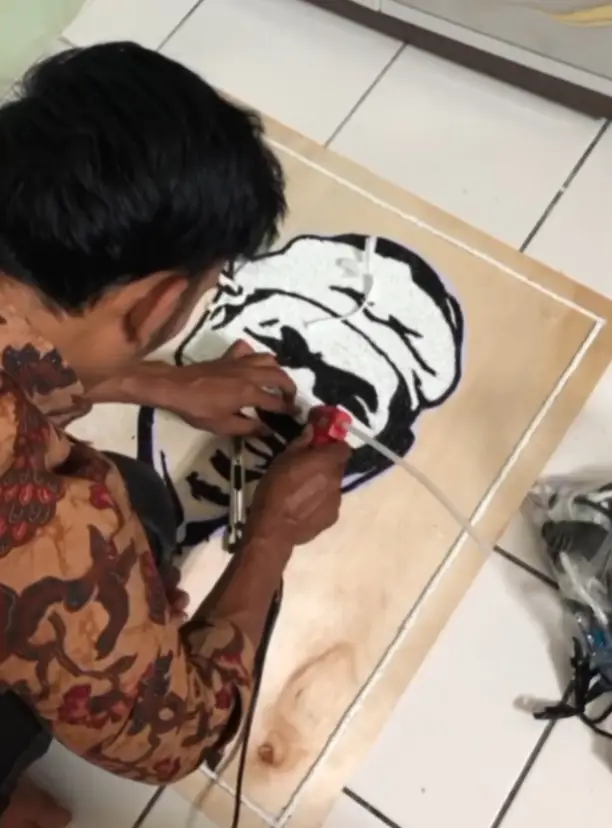 Dari Sampah Jadi Karya, Warga Sukamanah Cugenang Butuh 2 Bulan Lukis Sosok KDM
