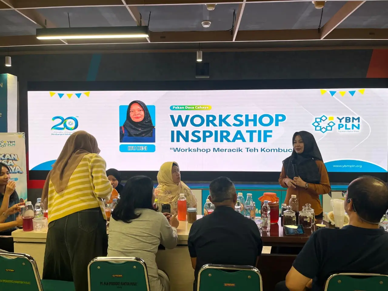 Tumbuh Bersama YBM PLN UP3 Cianjur, Dini Bagikan Inspirasi Usaha Kombucha dalam Pekan Desa Cahaya 2026