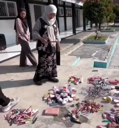 SMAN 1 Pacet Larang Makeup Berlebihan, Alat Rias Siswa Dirazia dan Dimusnahkan