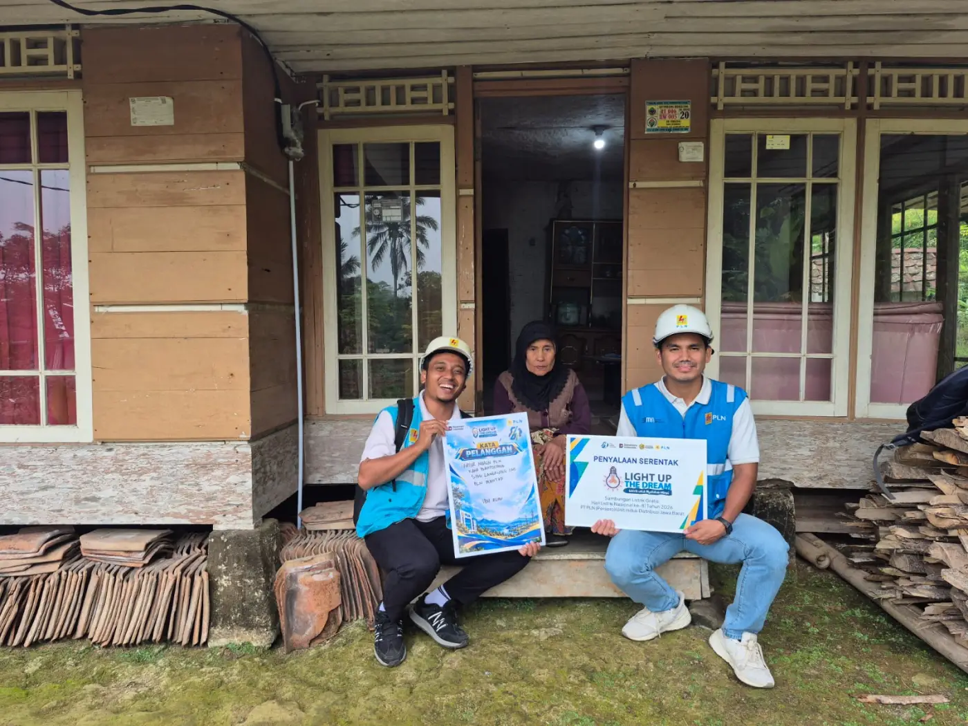 Semangat Hari Sumpah Pemuda, PLN Cianjur Nyalakan Harapan 74 Pelanggan melalui Sambungan Listrik Gratis