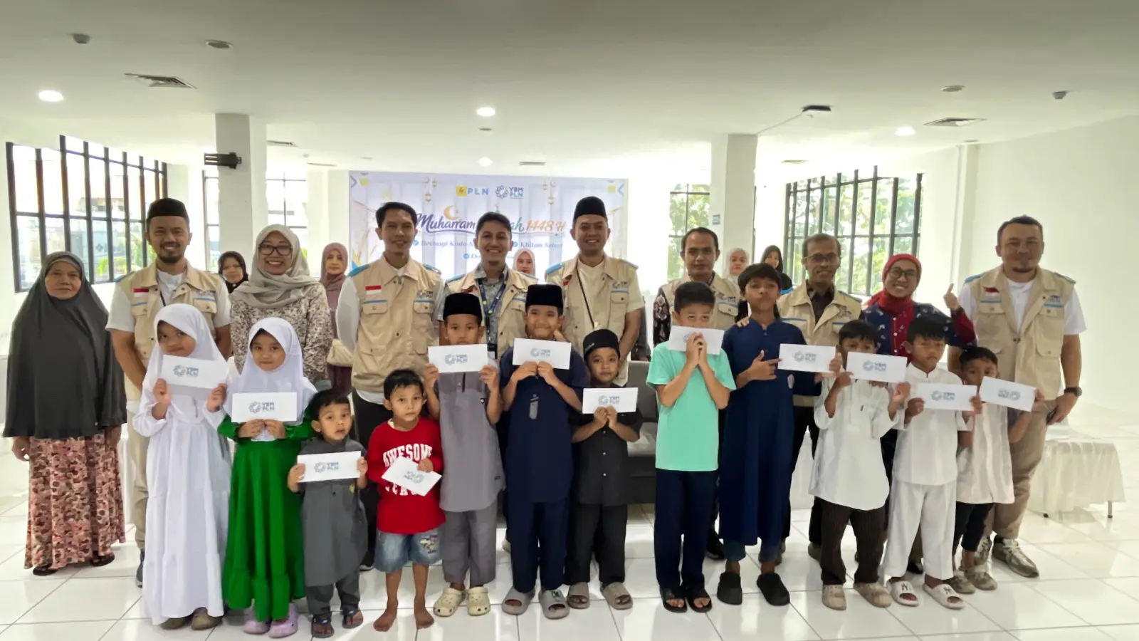 Muharram Berkah, PLN UP3 Cianjur Tebar Kebahagiaan dan Doa Bersama Anak Yatim