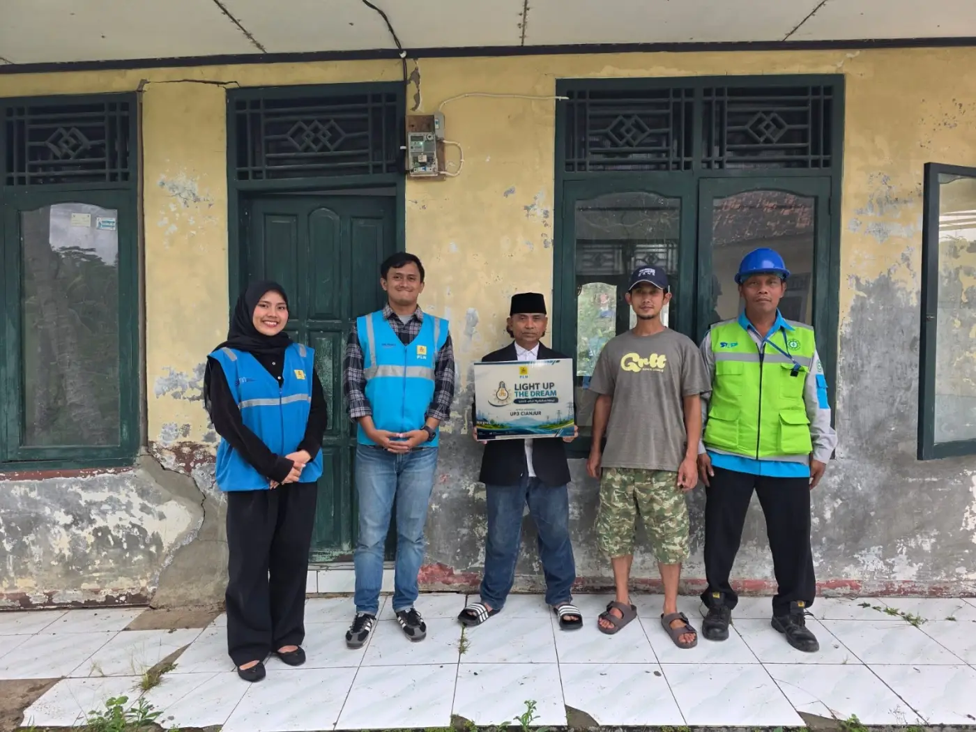 Sambut HUT ke-81 RI, Light Up The Dream PLN UP3 Cianjur Nyalakan Harapan dan Semangat Belajar di Cianjur Selatan