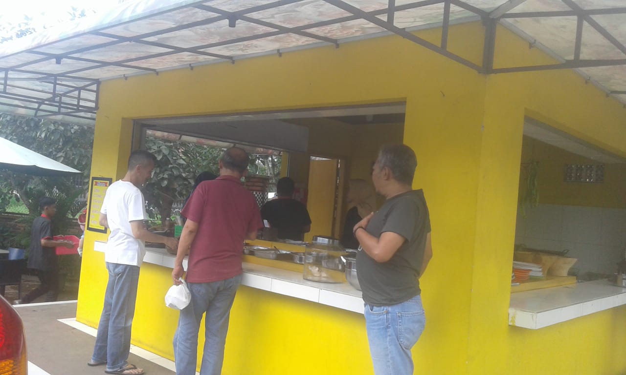 Warung Serba Ayam Cianjur cocok menjadi pilihan para penikmat ayam.