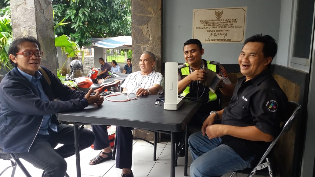 Kapolres Cianjur AKBP Soliyah memberikan perhatiannya kepada para awak media, yang satu minggu terakhir disibukan dengan peliputan pemilu 2019.