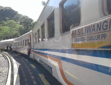 Tiket KA Siliwangi tujuan Cianjur - Sukabumi akan digratiskan pada Sabtu, 13 April 2019, dalam rangka memperingati Hari Ulang Tahun ke-21 Kementerian BUMN.