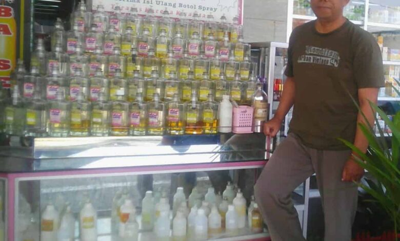 Reffil Parfum menjual parfum isi ulang berbagai aroma.