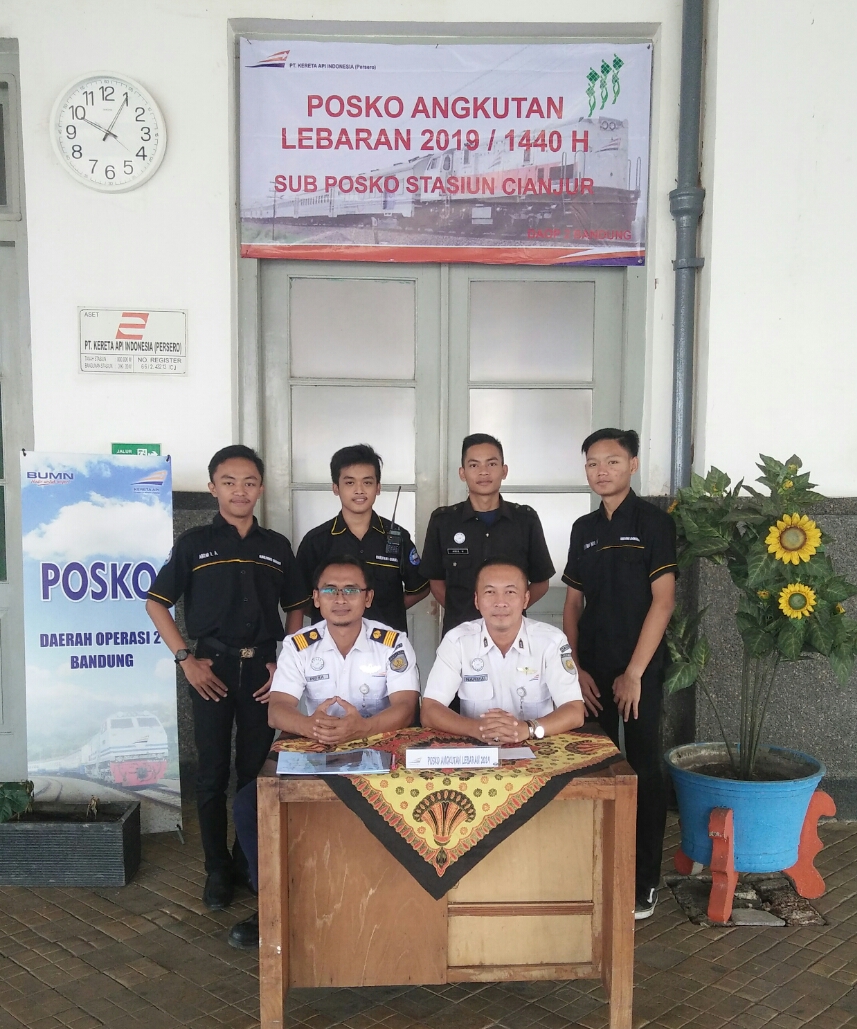 Komunitas Railfans Cianjur ikut serta dalam Posko Angkutan Lebaran 2019 di Stasiun Cianjur.