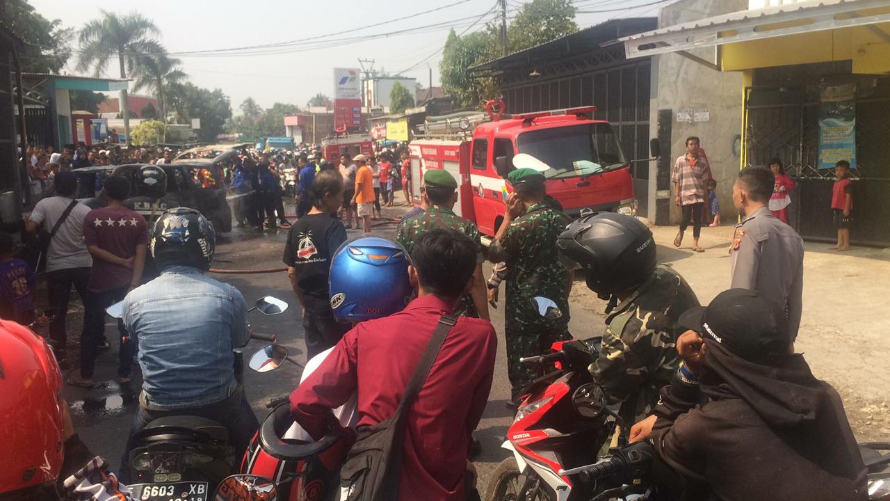 Kebakaran Mobil di Sindanglaka