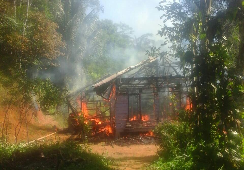 Diduga Gangguan Jiwa, Pria di Pasirkuda Cianjur Bakar Rumahnya