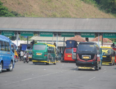Sepi Penumpang, Sopir Elf Kidulan Ngetem Sampai Dua Hari