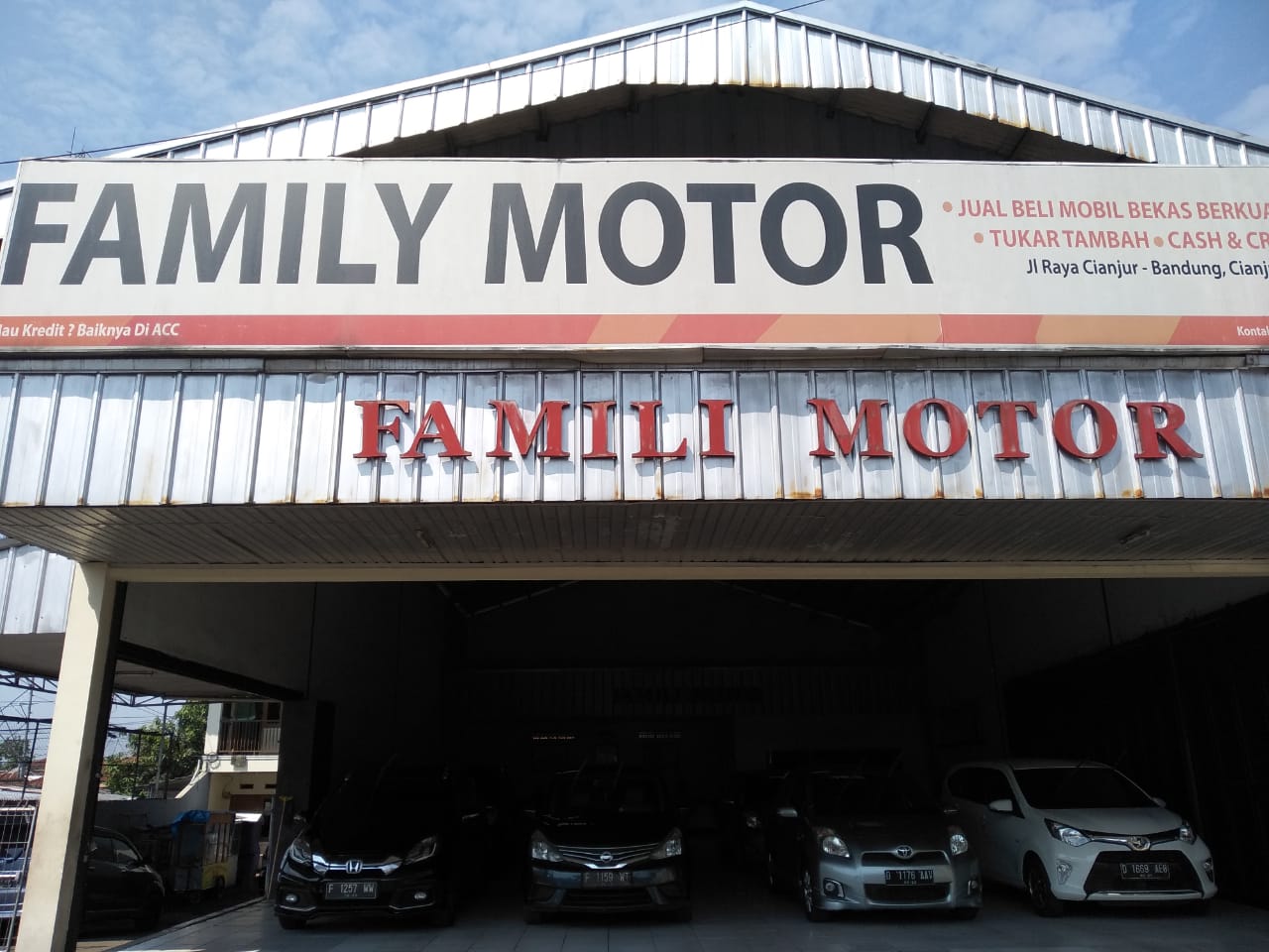 Mobil Bekas Cash dan Kredit Murah di Family Motor Cianjur