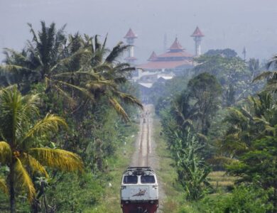 Lokomotif Kereta Api Jajal Trek Cianjur - Ciranjang