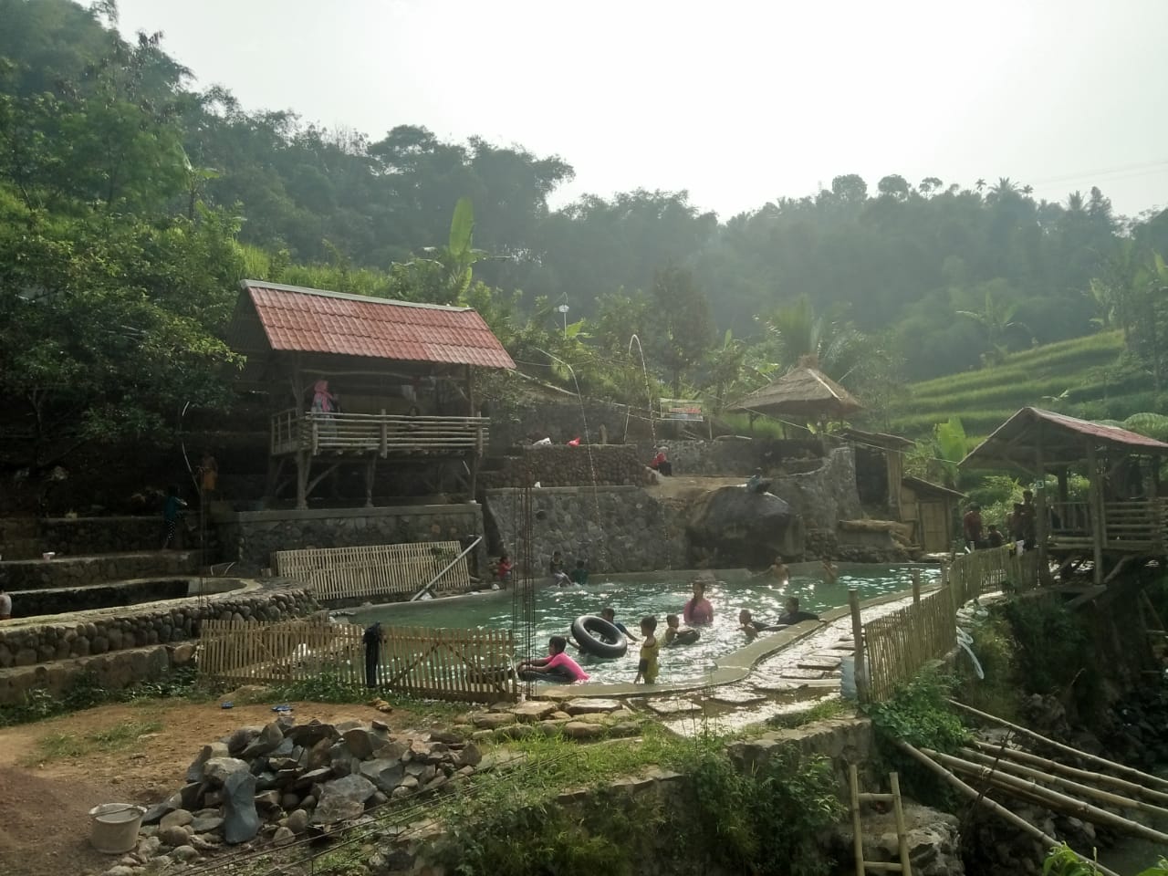 Kolam Pemandian Alam Saung Cikal