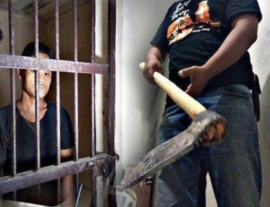 Sadis! Anak Bunuh Ayah Sendiri Pakai Kapak dan Mayat Dicor
