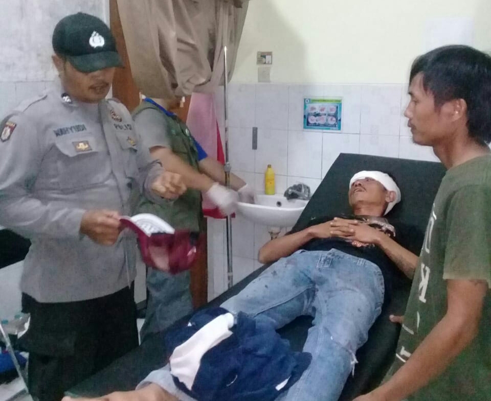 Ridwan (34) tukang ojek yang jadi korban begal di Cibeber sedang dirwat di puskesmas.