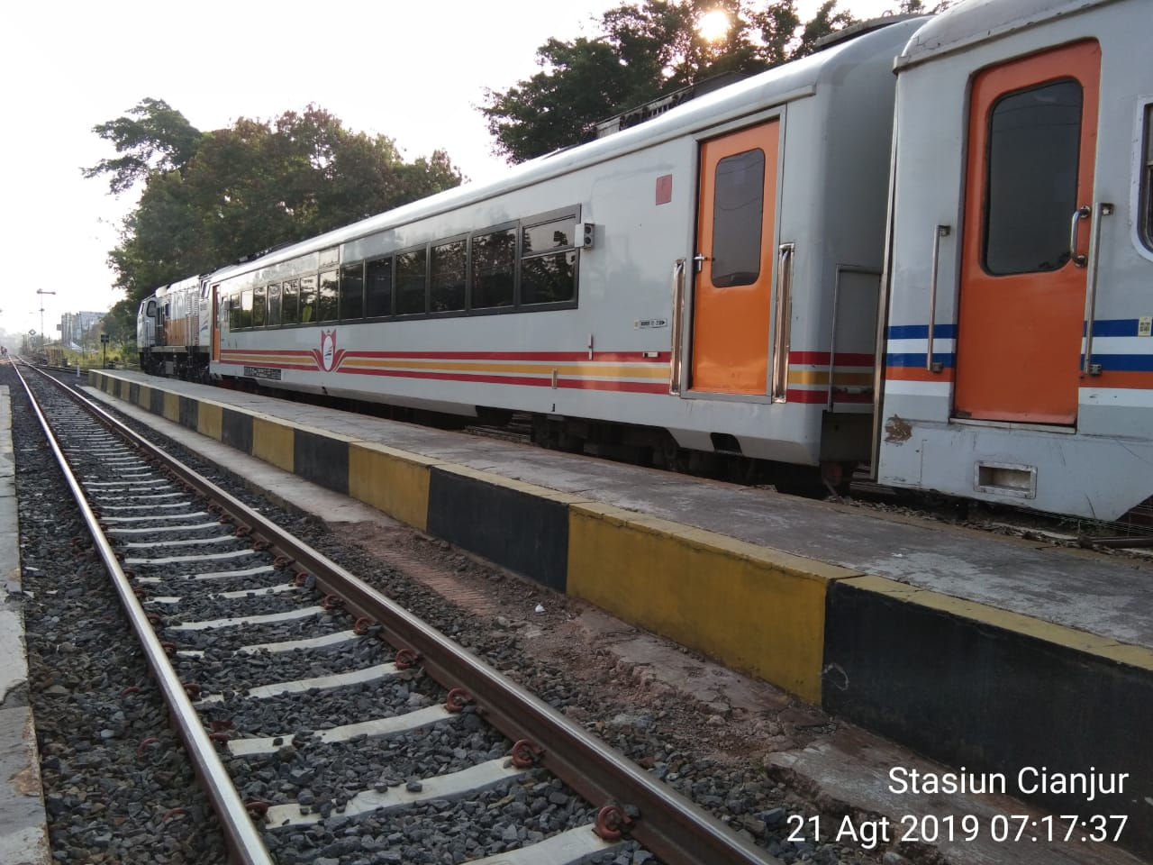 KA Siliwangi jurusan Sukabumi - Ciranjang bakal membawa tujuh kereta mulai 1 Desember 2019.