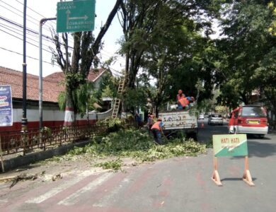 Listrik di Sejumlah Titik di Cianjur Mati Hingga Sore