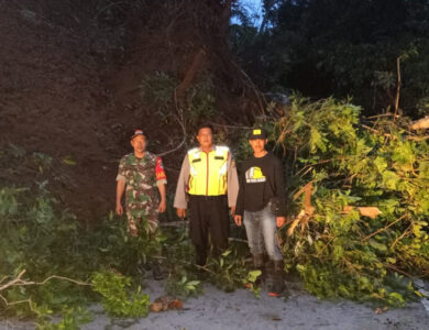 Longsor di Kadupandak, Akses Jalan Tak Bisa Dilalui