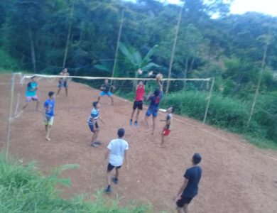 Olahraga bola voli menjadi hobi para pemuda di Desa Waringinsari, Kecamatan Takokak, Kabupaten Cianjur.