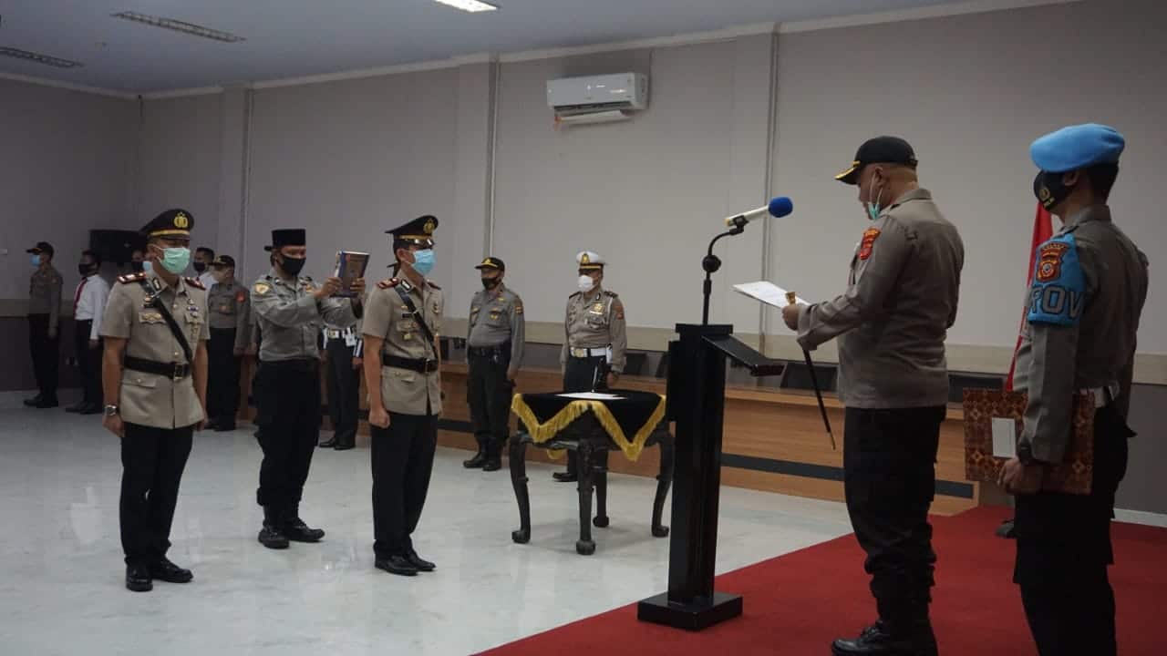 Polres Cianjur menggelar Serah Terima Jabatan (Sertijab) Kasat Reskrim dari AKP Niki Ramdhany kepada AKP Anton, Jumat (26/6/2020).