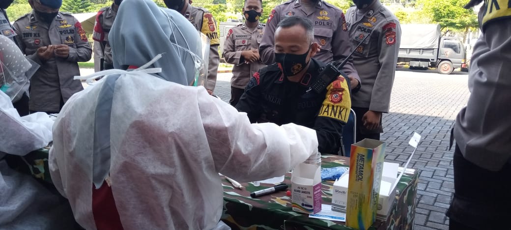 Pulang Bertugas, 100 Anggota Brimob Cipanas Jalani Rapid Test Covid-19