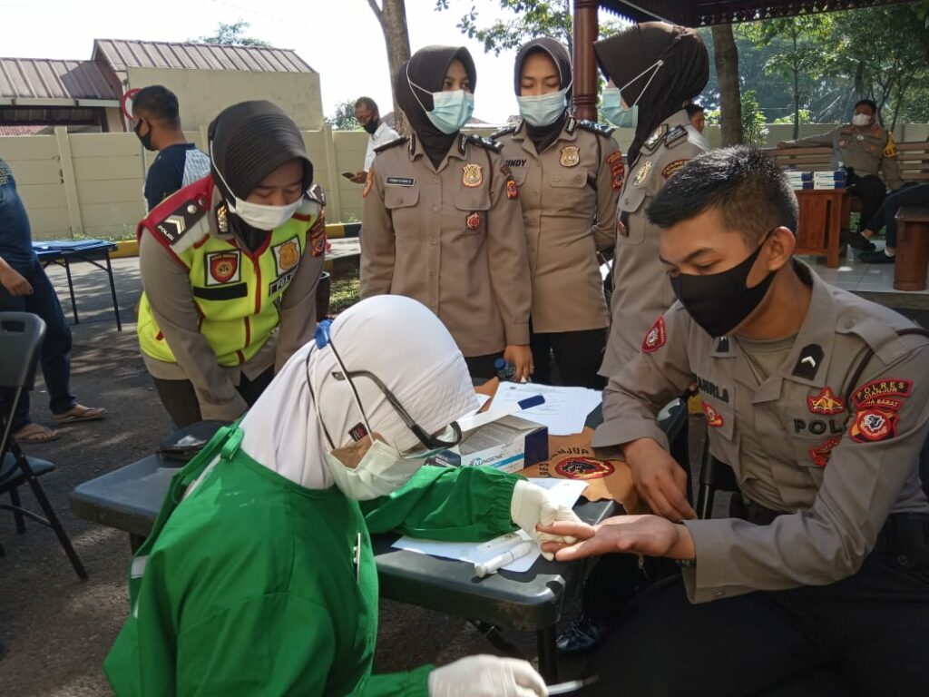 Wow, Polres Cianjur Bagikan 2.000 Masker dan Siapkan 1.500 Alat Rapid Test untuk Warga