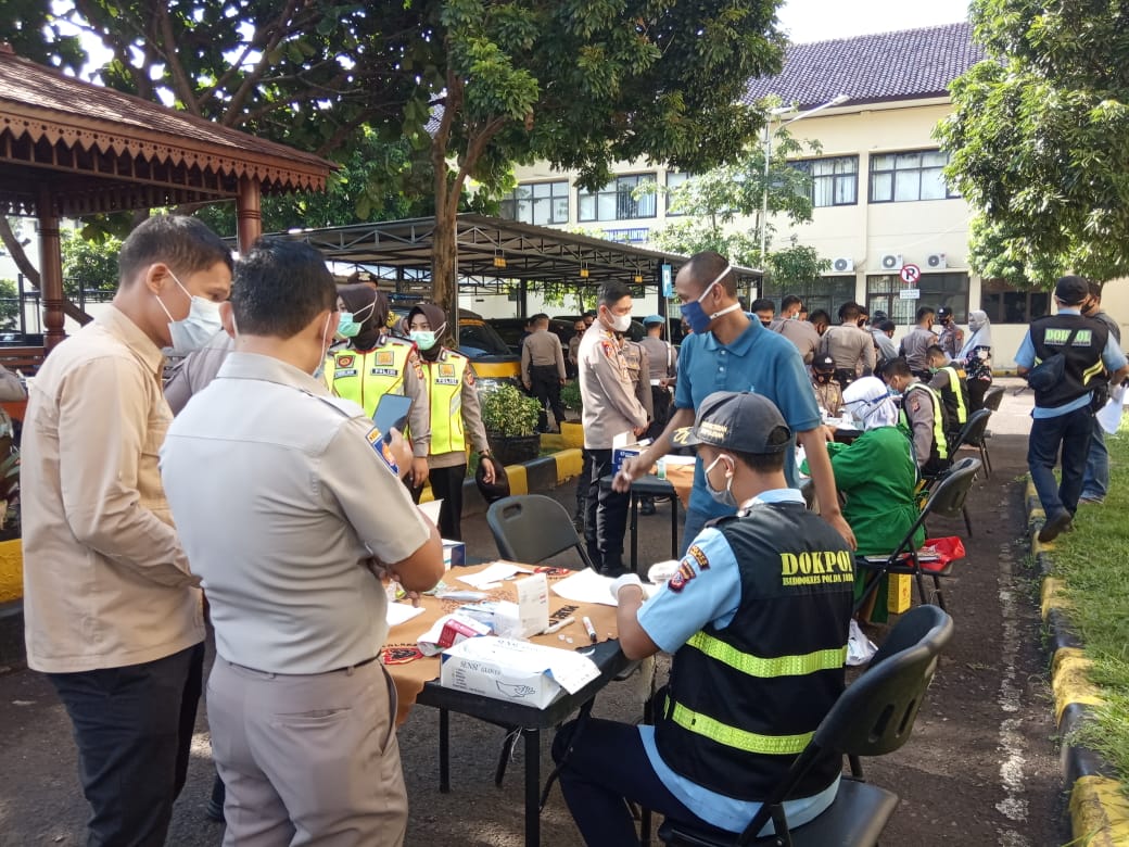 Wow, Polres Cianjur Bagikan 2.000 Masker dan Siapkan 1.500 Alat Rapid Test untuk Warga