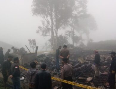 Rumah Kebakaran di Pagelaran, Damkar Sulit Padamkan Api