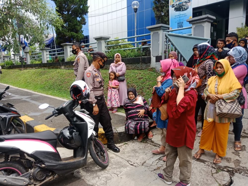 Ibu Hamil Penerima BPUM Asal Cianjur Selatan Hampir Melahirkan di Depan Bank