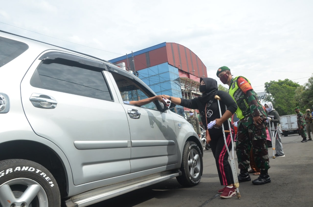 Kodim 0608 Gandeng NPCI Bagikan Ribuan Masker pada Warga