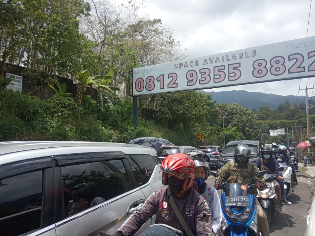 Hari Kedua Libur Panjang, Jalur Cipanas Puncak Macet Panjang