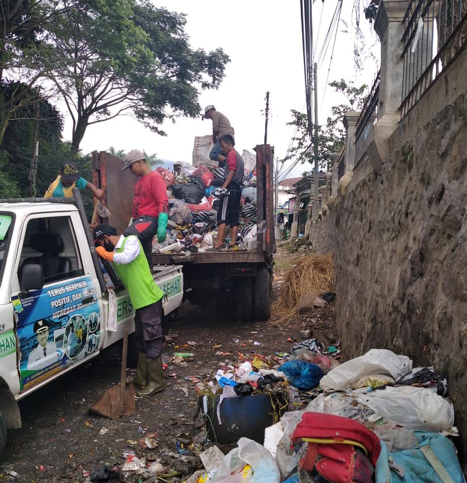 Antisipasi Lonjakan Sampah Saat Tahun Baru, Personel Kebersihan di Cipanas Akan Ditambah