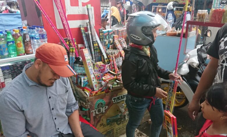 Pedagang Petasan dan Kembang Api di Cianjur Nyaris Tidak Laku