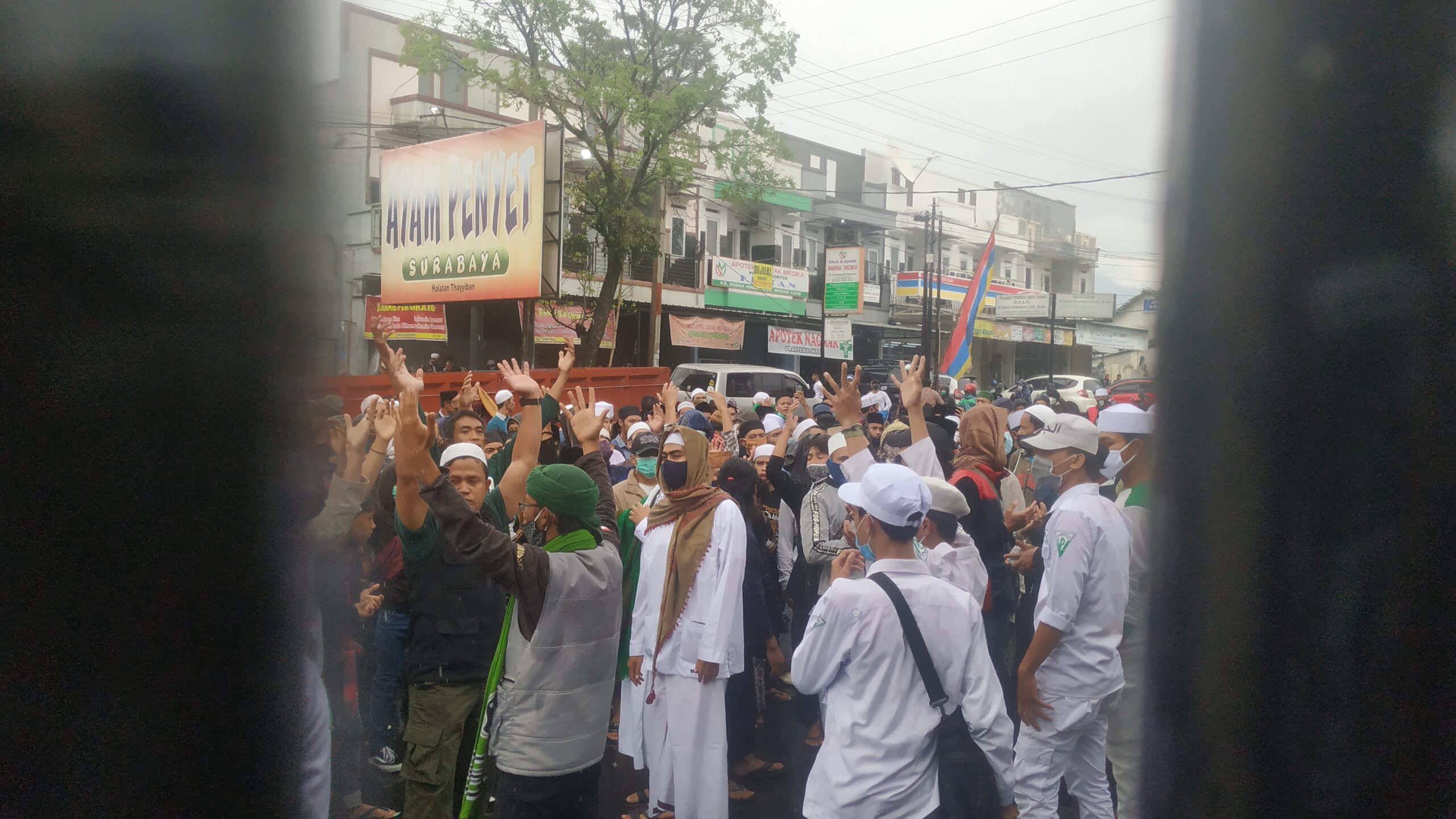 Ratusan Massa FPI Cianjur Datangi Polres Cianjur, Protes Penahanan Habib Rizieq Shihab