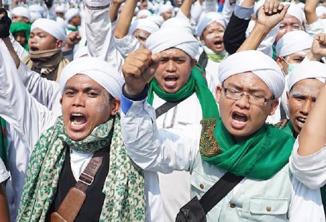 Resmi Dibubarkan Pemerintah, Tagar #FPITerlarang Trending di Twitter