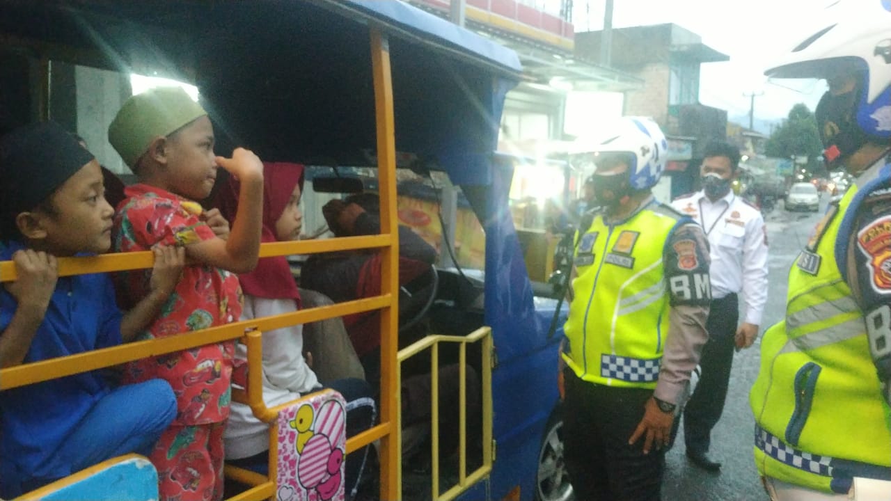 Kendaraan Wara-wiri Dilarang Beroperasi di Jalan Protokol, Dishub Cianjur Gencar Lakukan Razia!