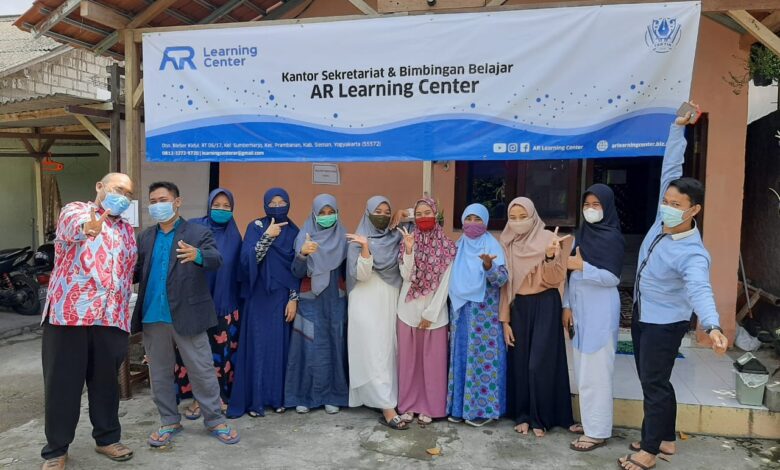 Lembaga AR Learning Center dan Komunitas Taklim Jurnalistik Yogyakarta