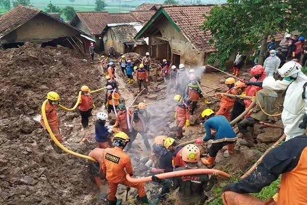 32 Korban Tewas Longsor di Sumedang Ditemukan, Tim SAR Gabungan Masih Terus Lakukan Pencarian