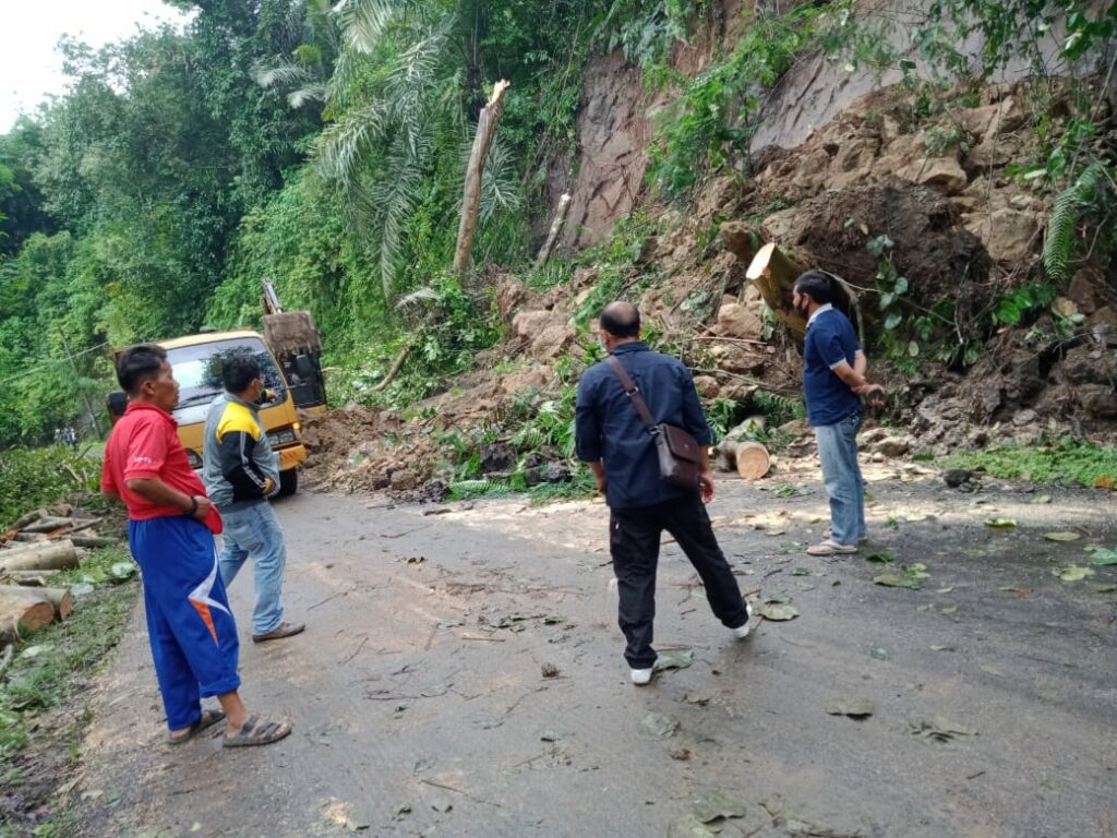 Tebing longsor haurwangi cianjur