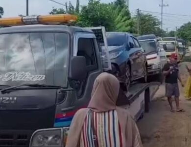 Viral! Ratusan Warga di Desa Sumurgeneng Tuban Kompak Beli Mobil Baru Hasil Jual Tanah Senilai Miliaran
