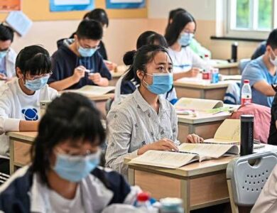 Jokowi Targetkan Juli 2021 Belajar Tatap Muka Digelar, Vaksinasi Guru Harus Sesuai Target