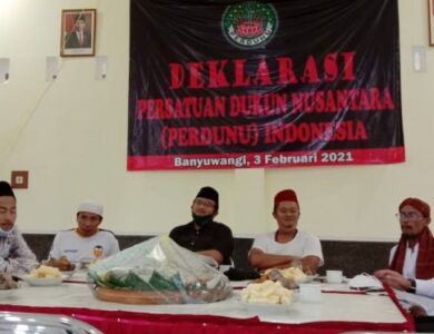 DEKLARASI: Persatuan Dukun Nusantara (Perdunu) mendeklarasikan diri di Banyuwangi dengan menyampaikan sejumlah program kerja, salah satunya adalah akan menggelar Festival Santet dan menyingkap asumsi tabu terkait praktik perdukunan. (Foto: Istimewa)