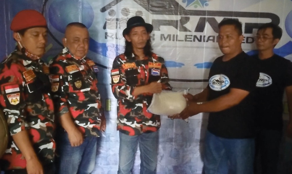 Perkuat Kepedulian Sosial, LMP Macab Cianjur Salurkan Bantuan pada YRMP Bojongpicung