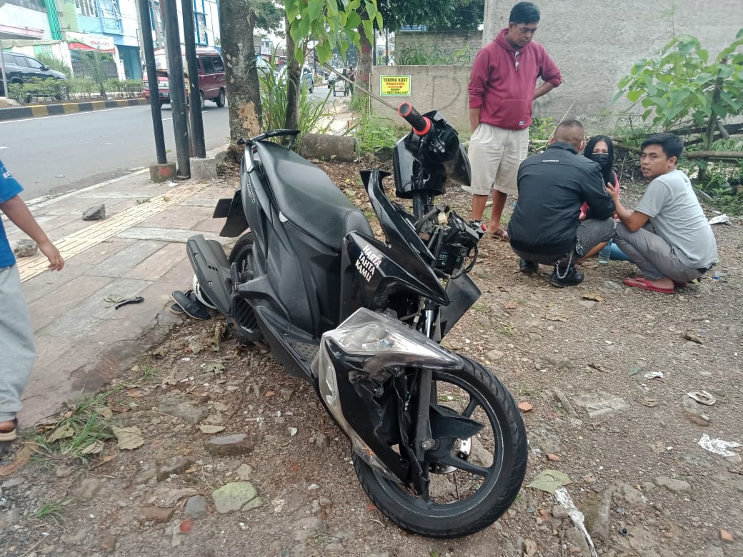 Mobil Putar Arah Bukan Pada Tempatnya, Pengendara Motor di Cianjur Alami Kecelakaan