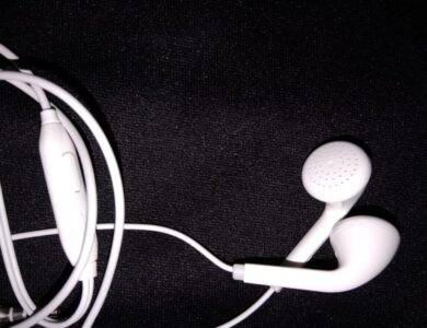 BERBEDA: Serupa tapi tak sama, earphone, headset, handsfree, dan headphone ternyata memiliki perbedaan yang wajib kamu ketahui. (Foto: Istimewa)