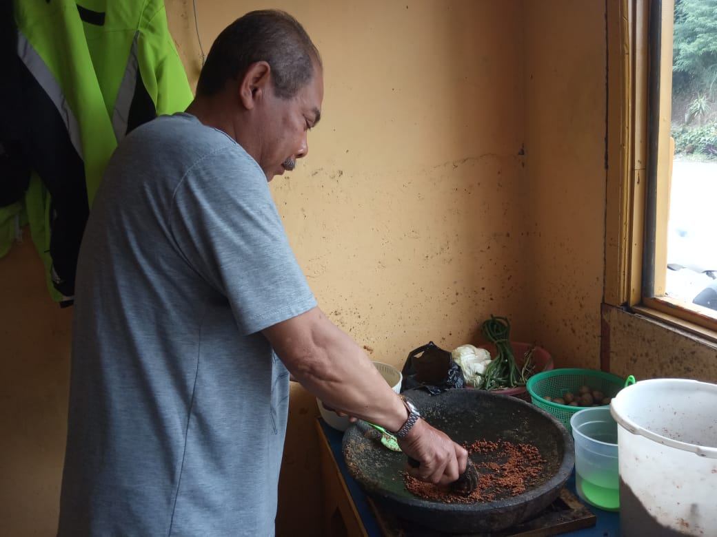 Merugi, Pedagang Nasi di Cipanas Kena Imbas Harga Cabai Rawit Merah yang Makin Pedas