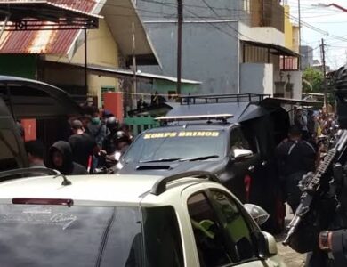 Tim Densus 88 Geledah Rumah Pelaku Bom Gereja Katedral Makassar, Korban Ledakan Ada 20 Orang