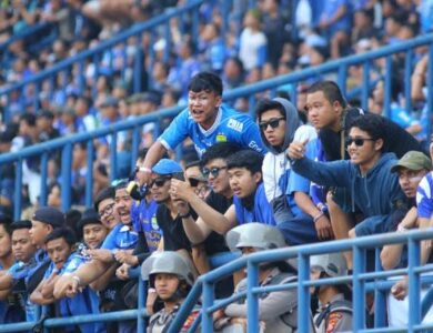 Persib Main Hari Ini, Kapolda Jabar Minta Bobotoh Nonton dari Rumah