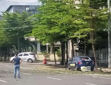 Diduga Bom, Sebuah Ledakan Besar Terjadi di Depan Gereja Katedral Makassar