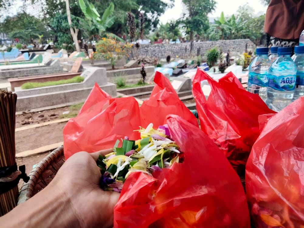 Jelang Ramadan, Penjual Bunga Ziarah Kubur Mulai Marak